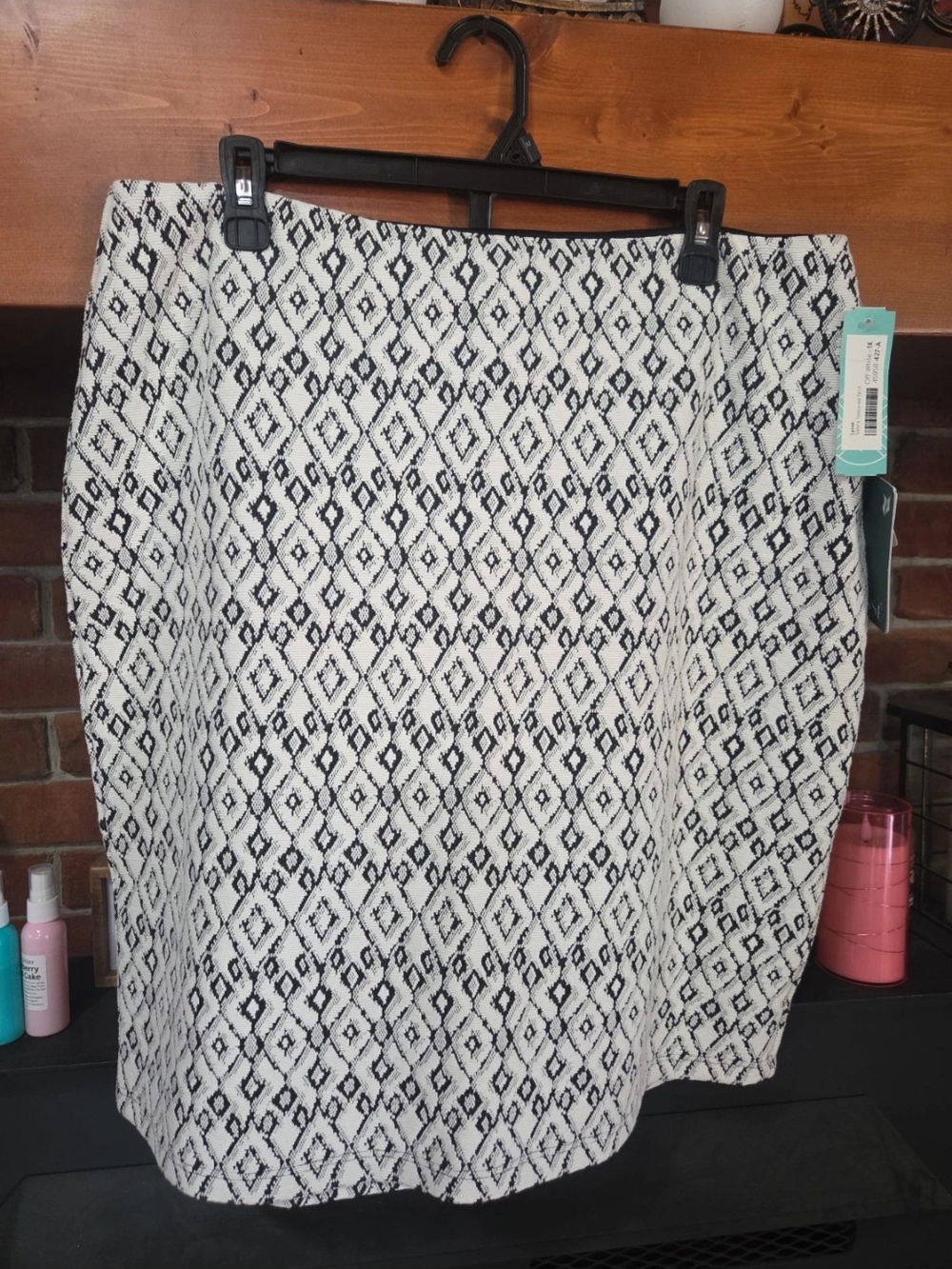 Black & White Diamond-Print Midi Skirt
